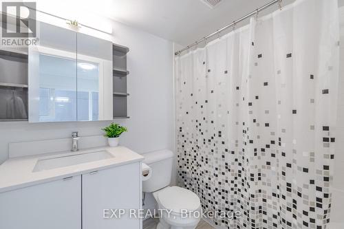 A216 - 1117 Cooke Boulevard, Burlington, ON - Indoor Photo Showing Bathroom