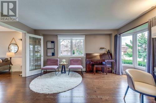 3087 Cascade Crt, Mississauga, ON - Indoor Photo Showing Living Room