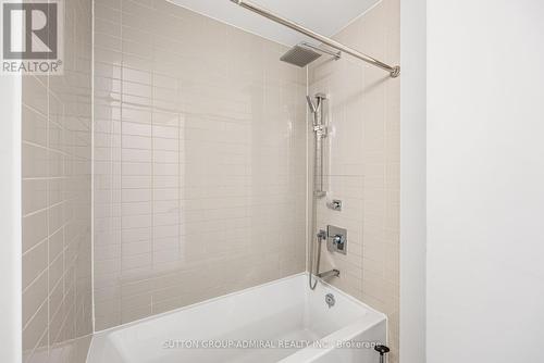 #303 -2916 Highway 7 Rd, Vaughan, ON - Indoor Photo Showing Bathroom