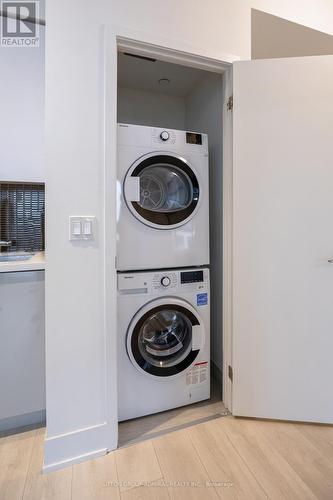 303 - 2916 Highway 7 Road, Vaughan, ON - Indoor Photo Showing Laundry Room