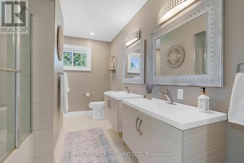 129 Bayview Dr, Barrie, ON - Indoor Photo Showing Bathroom