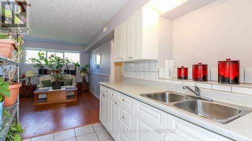 181 Little Ave, Barrie, ON - Indoor Photo Showing Kitchen With Double Sink