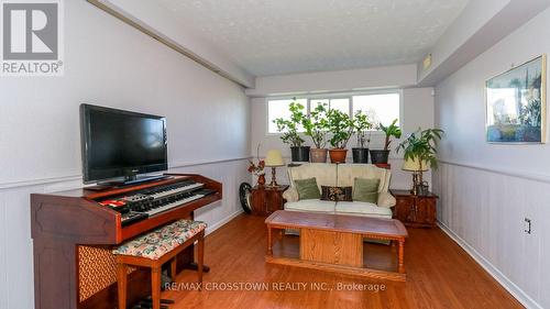 181 Little Ave, Barrie, ON - Indoor