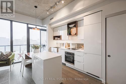 #805 -383 Sorauren Ave, Toronto, ON - Indoor Photo Showing Kitchen