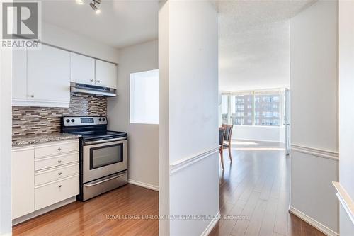 #703 -1270 Maple Crossing Blvd, Burlington, ON - Indoor Photo Showing Kitchen