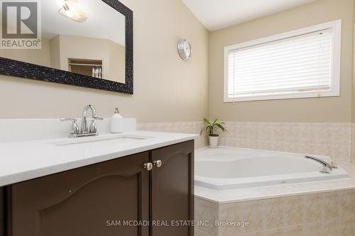 5675 Raleigh Street, Mississauga, ON - Indoor Photo Showing Bathroom