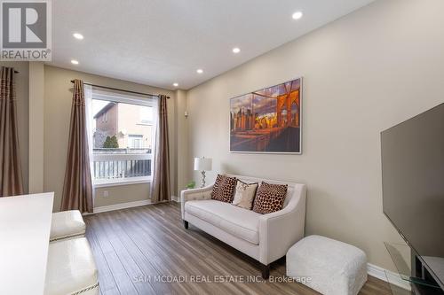 5675 Raleigh St, Mississauga, ON - Indoor Photo Showing Living Room