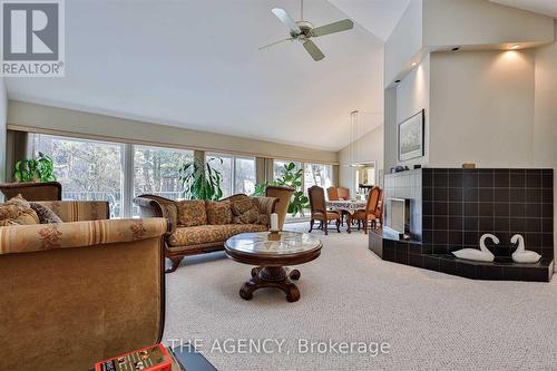 4189 Inglewood Drive, Burlington, ON - Indoor Photo Showing Living Room