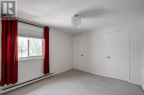 15 - 2095 Marine Drive, Oakville, ON - Indoor Photo Showing Bedroom