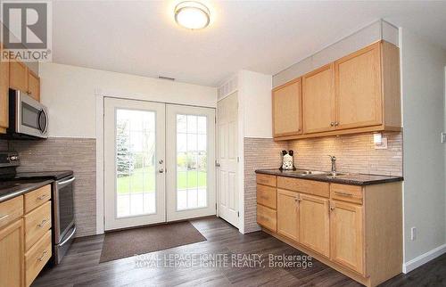 1010 Byron St N, Whitby, ON - Indoor Photo Showing Kitchen