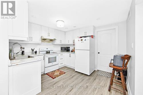 1902 Rossland Rd E, Whitby, ON - Indoor Photo Showing Kitchen