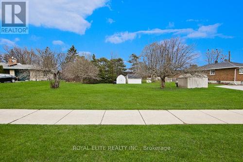 1902 Rossland Road E, Whitby, ON - Outdoor