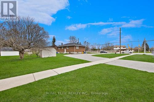 1902 Rossland Rd E, Whitby, ON - Outdoor