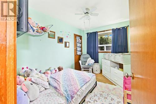 1902 Rossland Road E, Whitby, ON - Indoor Photo Showing Bedroom