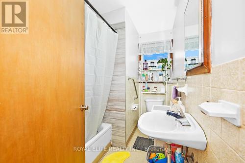 1902 Rossland Rd E, Whitby, ON - Indoor Photo Showing Bathroom