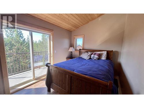 7141 S Cariboo 97 Highway, Lone Butte, BC - Indoor Photo Showing Bedroom