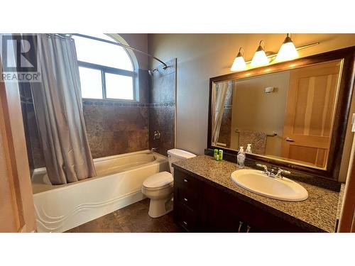 7141 S Cariboo 97 Highway, Lone Butte, BC - Indoor Photo Showing Bathroom