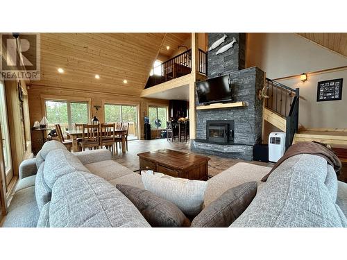 7141 S Cariboo 97 Highway, Lone Butte, BC - Indoor Photo Showing Living Room With Fireplace