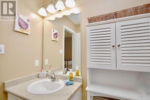 27 Stonemount Cres N, Essa, ON - Indoor Photo Showing Bathroom