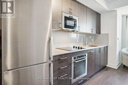 #2003 -2550 Simcoe St N, Oshawa, ON - Indoor Photo Showing Kitchen With Upgraded Kitchen