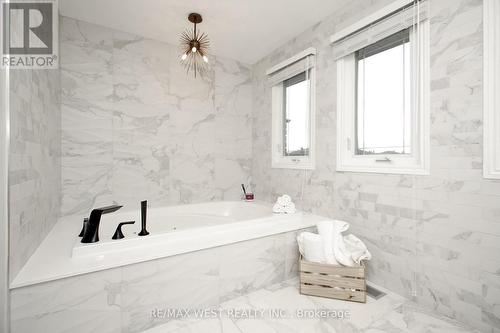 39 Moccasin Trail, Vaughan, ON - Indoor Photo Showing Bathroom