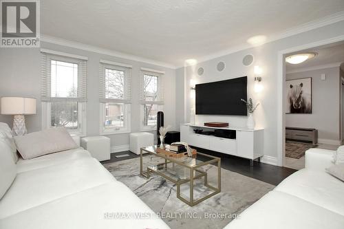 39 Moccasin Tr, Vaughan, ON - Indoor Photo Showing Living Room