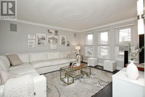 39 Moccasin Trail, Vaughan, ON - Indoor Photo Showing Living Room