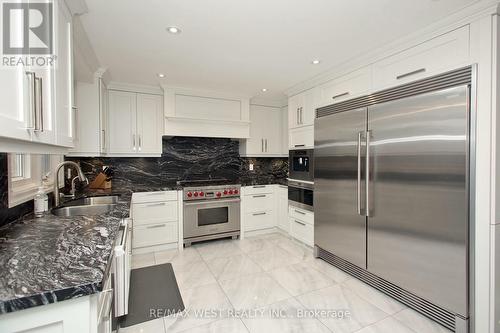 39 Moccasin Tr, Vaughan, ON - Indoor Photo Showing Kitchen With Stainless Steel Kitchen With Double Sink With Upgraded Kitchen