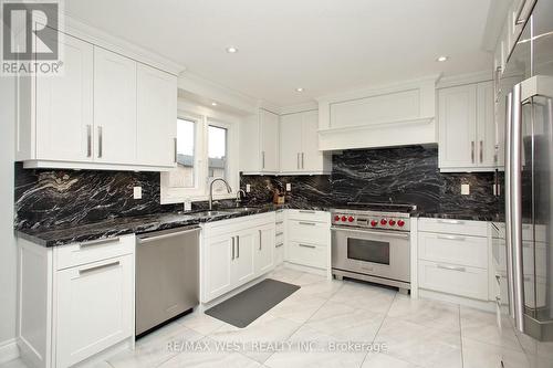 39 Moccasin Tr, Vaughan, ON - Indoor Photo Showing Kitchen