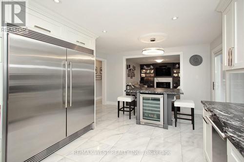 39 Moccasin Trail, Vaughan, ON - Indoor Photo Showing Kitchen