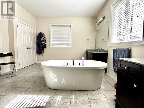 11 Torrey Pines Road N, Vaughan, ON - Indoor Photo Showing Bathroom