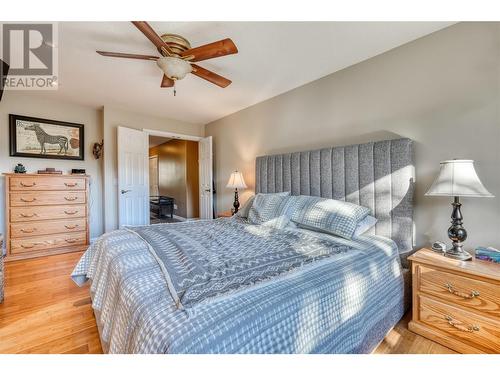 5203 Silver Court, Peachland, BC - Indoor Photo Showing Bedroom