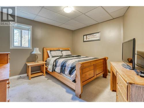 5203 Silver Court, Peachland, BC - Indoor Photo Showing Bedroom