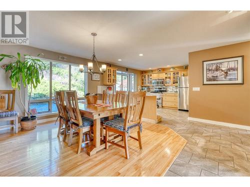 5203 Silver Court, Peachland, BC - Indoor Photo Showing Dining Room
