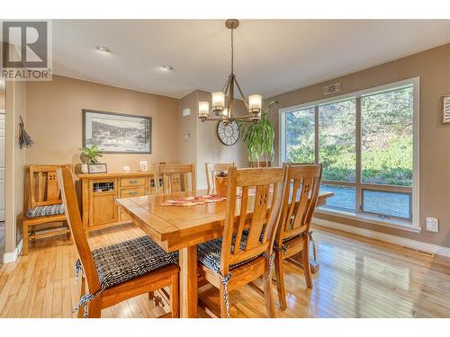 5203 Silver Court, Peachland, BC - Indoor Photo Showing Dining Room