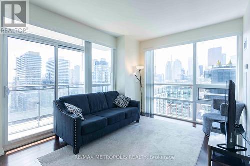 #2115 -460 Adelaide St E, Toronto, ON - Indoor Photo Showing Living Room