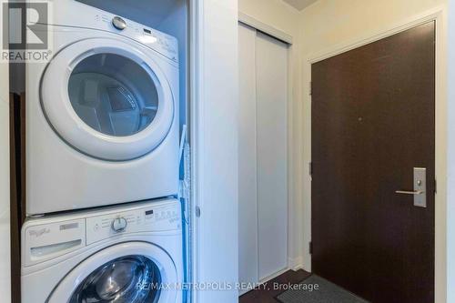 2115 - 460 Adelaide Street E, Toronto, ON - Indoor Photo Showing Laundry Room