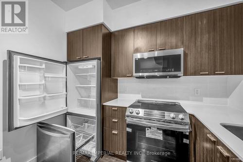 #507 -30 Roehampton Ave W, Toronto, ON - Indoor Photo Showing Kitchen