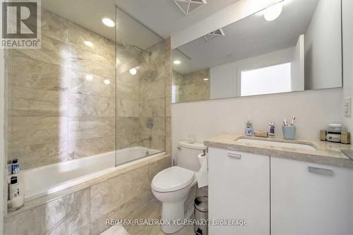 2306 - 32 Davenport Road, Toronto, ON - Indoor Photo Showing Bathroom