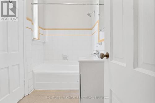 407 - 697 Eglinton Avenue W, Toronto, ON - Indoor Photo Showing Bathroom