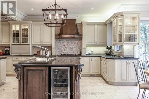 82 Munro Boulevard, Toronto, ON - Indoor Photo Showing Kitchen With Upgraded Kitchen