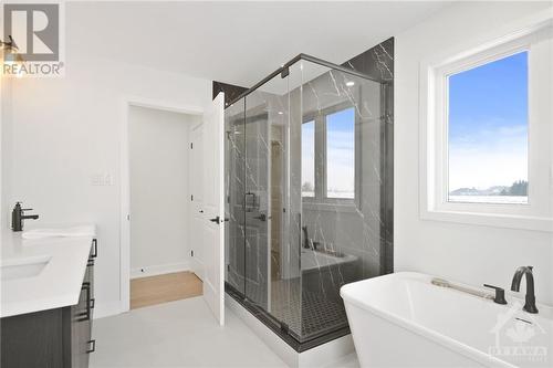 252 Trudeau Crescent, Russell, ON - Indoor Photo Showing Bathroom