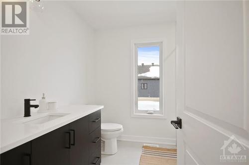 252 Trudeau Crescent, Russell, ON - Indoor Photo Showing Bathroom