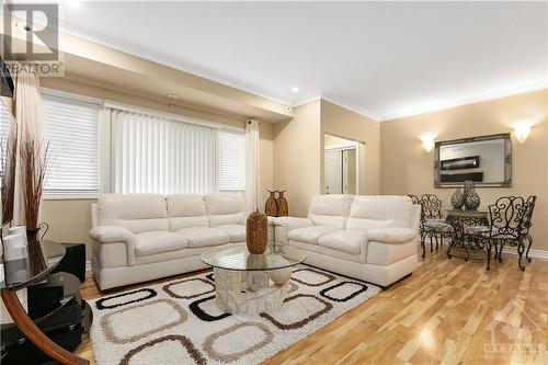 251 Crestway Drive Unit#D, Ottawa, ON - Indoor Photo Showing Living Room