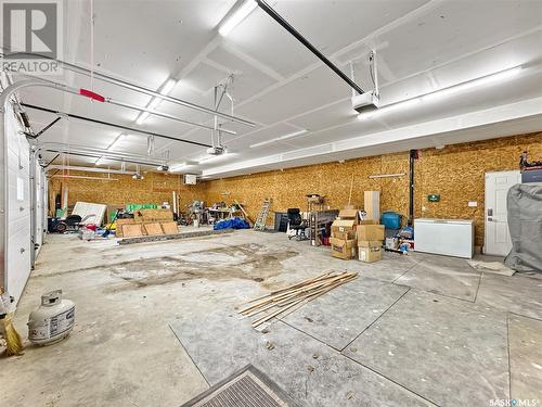 60 3Rd Avenue W, Metinota, SK - Indoor Photo Showing Garage