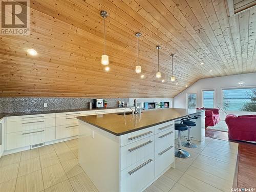 60 3Rd Avenue W, Metinota, SK - Indoor Photo Showing Kitchen