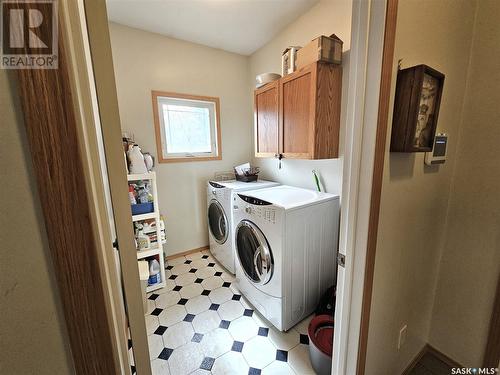 302 Centre Avenue, Meadow Lake, SK - Indoor Photo Showing Laundry Room