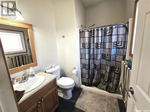 302 Centre Avenue, Meadow Lake, SK - Indoor Photo Showing Bathroom