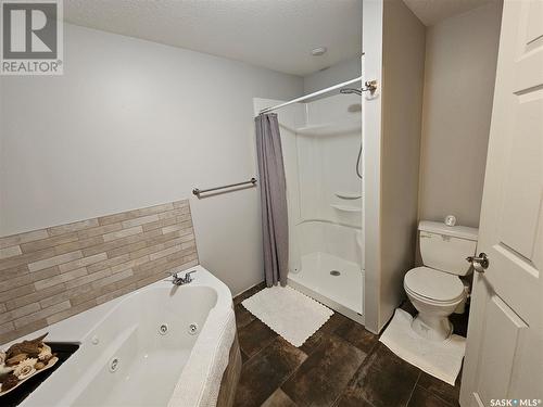 302 Centre Avenue, Meadow Lake, SK - Indoor Photo Showing Bathroom
