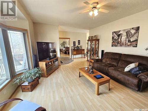 302 Centre Avenue, Meadow Lake, SK - Indoor Photo Showing Living Room